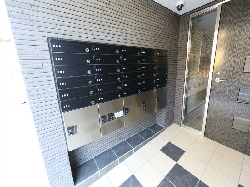 物件内観写真25　(エントランス　オートロック　宅配ＢＯＸ　防犯カメラ)