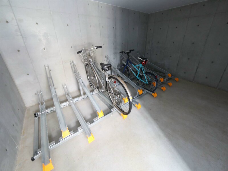 物件内観写真27　(屋根付き駐輪場)