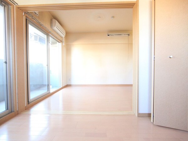 その他部屋・スペース(LDK10.2帖　洋室3.9帖と繋げても仕切っても使えます)
