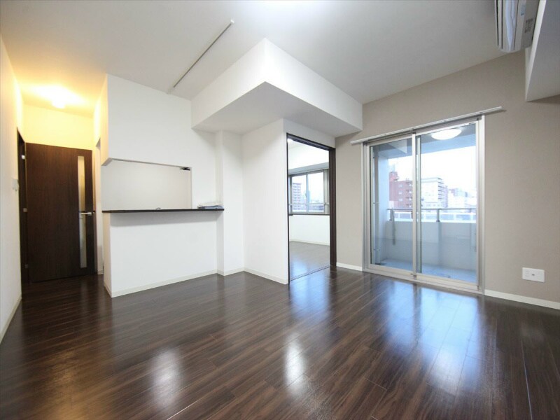 物件内観写真2　(ＬＤＫ13.8帖　洋室6帖　繋げて使用可能です)