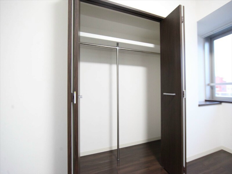 物件内観写真6　(クローゼット（収納充実してます）)