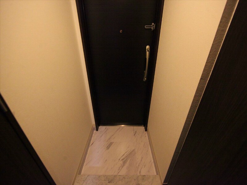 物件内観写真8　(玄関　シューズボックス付　ダブルロック)