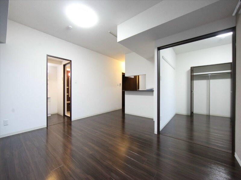 物件内観写真14　(ＬＤＫ13.8帖　洋室6帖　繋げて使用可能です)