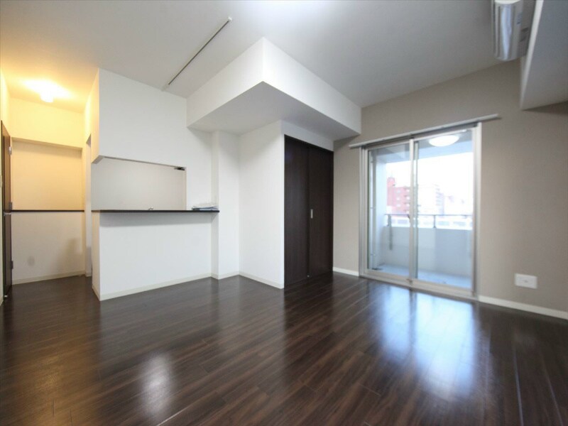 物件内観写真19　(ＬＤＫ13.8帖　2面バルコニー　エアコン完備)