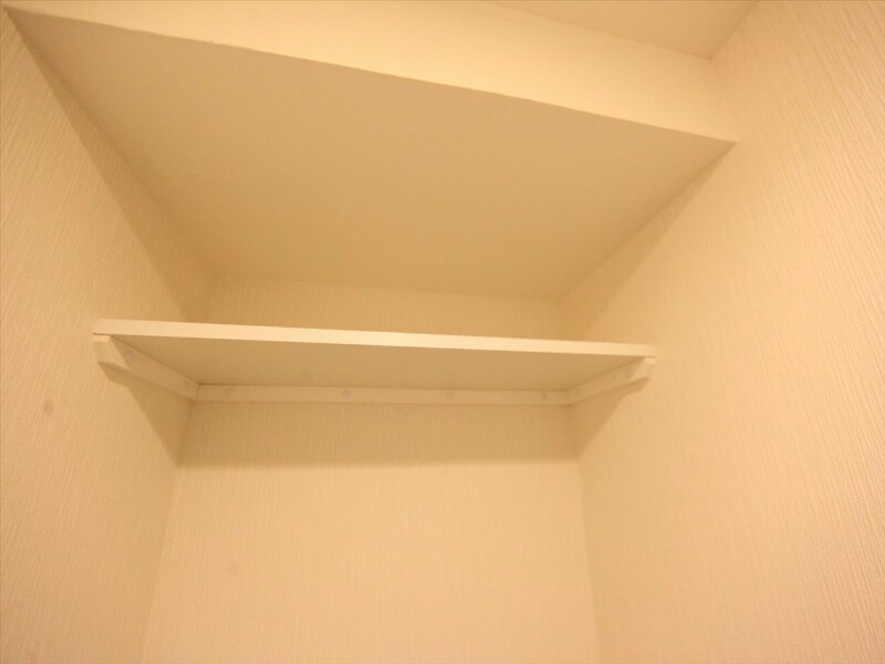 物件内観写真26　(トイレ上部に棚付き)