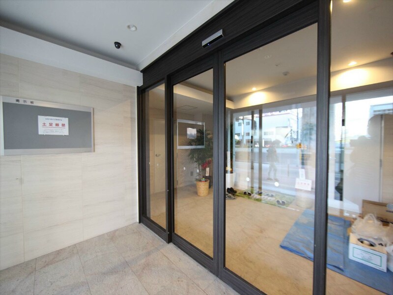 物件内観写真27　(エントランス　防犯カメラ付　オートロック)