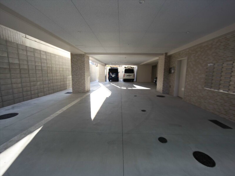 物件内観写真31　(敷地内平面駐車場)