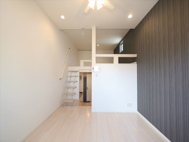 物件内観写真13　(洋室6.3帖　上階ロフト5.7帖（収納としても使用できます）)