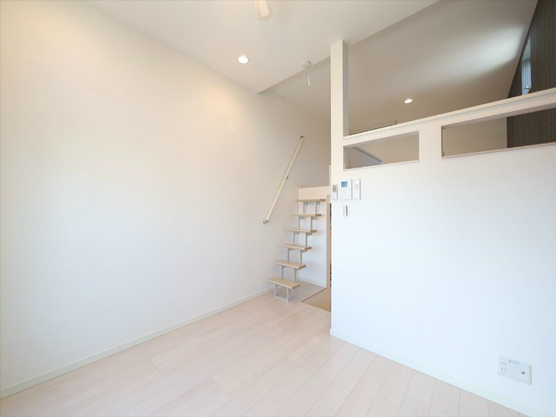 物件内観写真14　(洋室6.3帖　上階ロフト5.7帖（収納としても使用できます）)