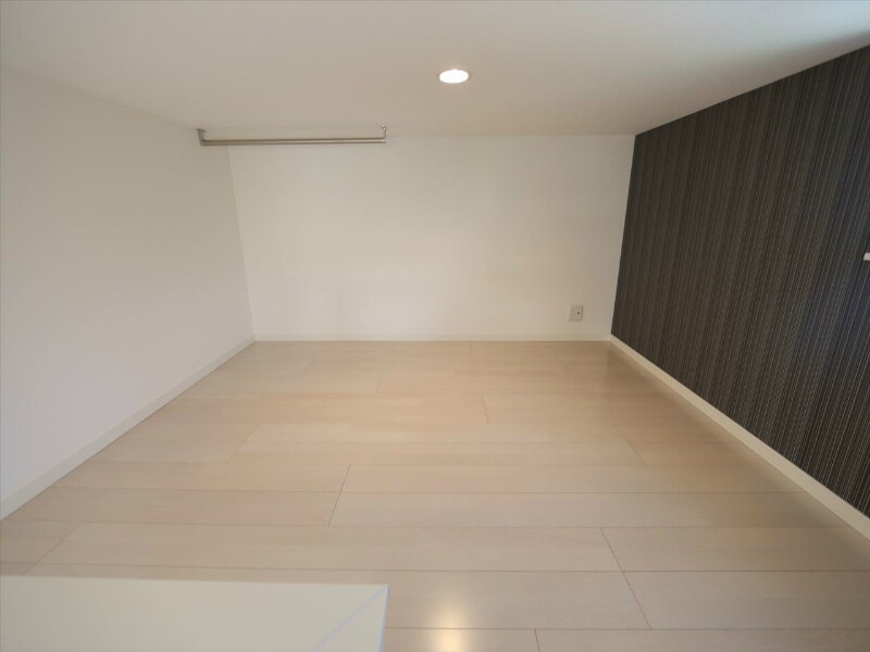 物件内観写真24　(上階ロフト5.7帖（収納としてもお部屋としても使用できます）)