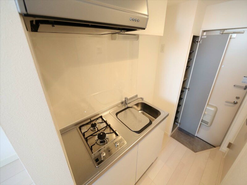 物件内観写真27　(システムキッチン（ガス2口）冷蔵庫・レンジ等ご用意できます)