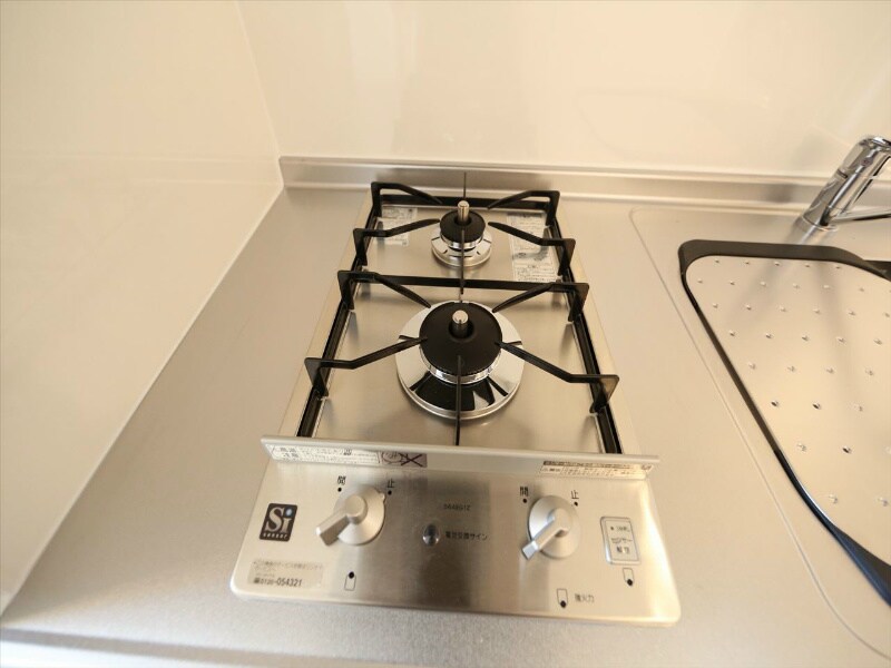 物件内観写真29　(システムキッチン（ガス2口）冷蔵庫・レンジ等ご用意できます)