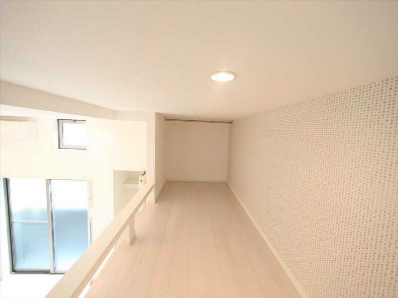 物件内観写真9　(ロフト5.4帖（収納にも寝室にも使えます）)