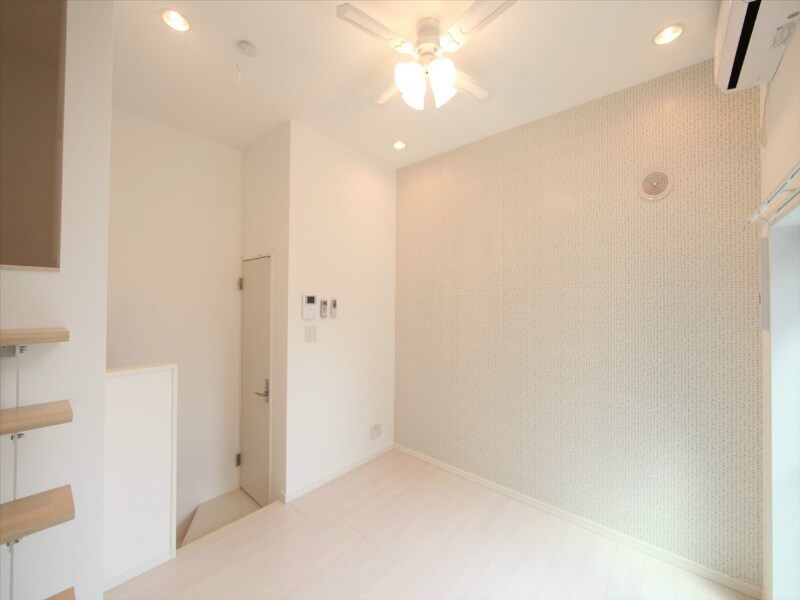 物件内観写真15　(洋室6.4帖　ロフト5.4帖（収納にも寝室にも使えます）)