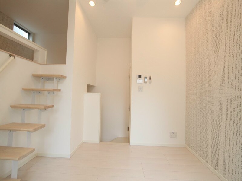 物件内観写真16　(洋室6.4帖　ロフト5.4帖（収納にも寝室にも使えます）)