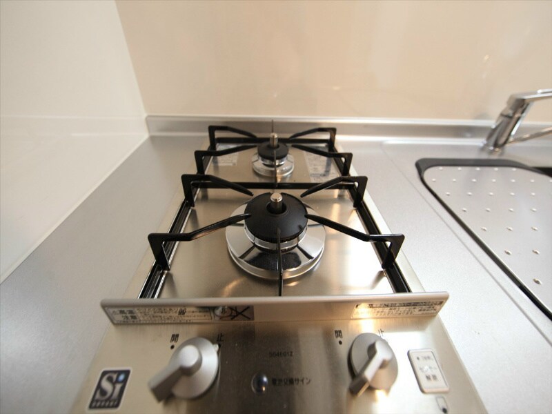 物件内観写真25　(システムキッチン（ガス2口）冷蔵庫・レンジ等ご用意できます)