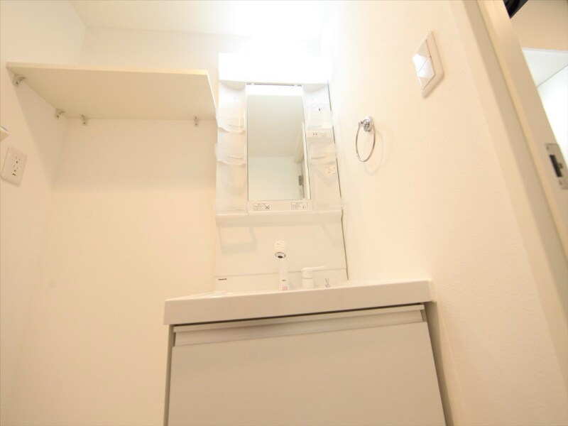 物件内観写真26　(脱衣所　独立洗面台（シャンプードレッサー）洗濯機用意できます)