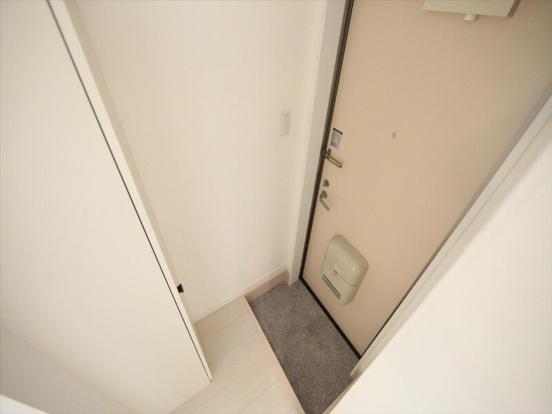 物件内観写真32　(玄関　シューズボックス付（収納充実してます）)