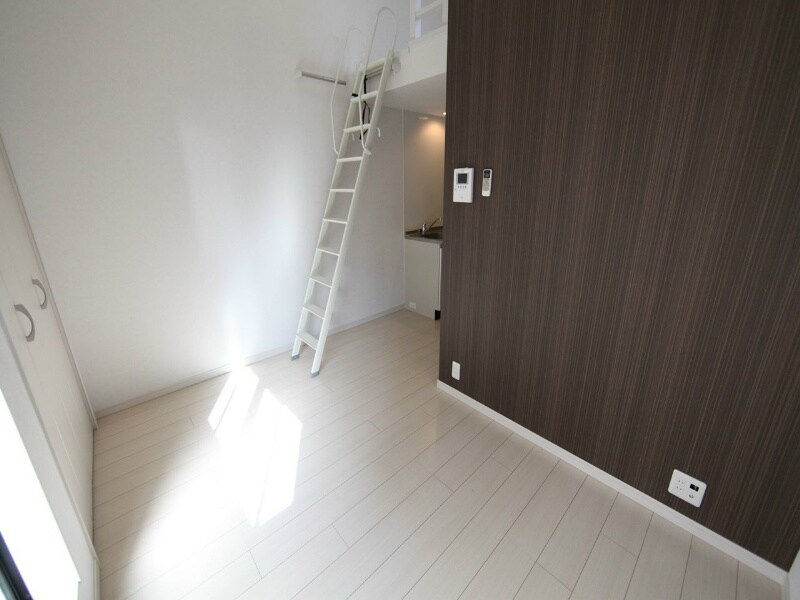 物件内観写真2　(洋室7.5帖　ロフト5.7帖（収納でもお部屋でも使えます）)