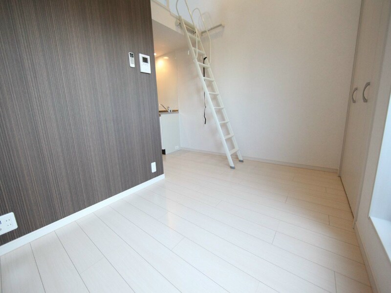 物件内観写真2　(洋室7.5帖　ロフト5.8帖（収納でもお部屋でも使えます）)