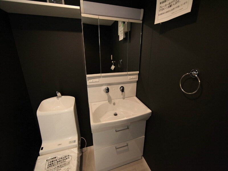 物件内観写真3　(脱衣所　独立洗面台（シャンプードレッサー）洗濯機用意できます)