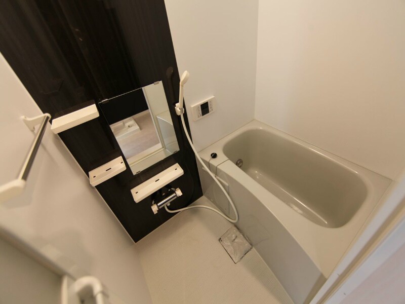 物件内観写真4　(追い焚き機能付　オートバス機能付バスルーム)