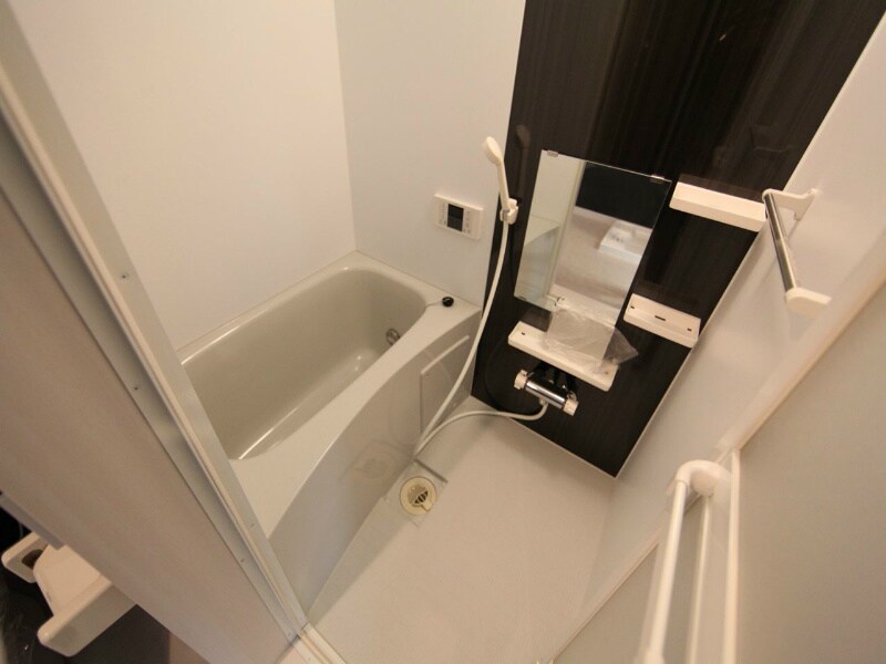 物件内観写真4　(追い焚き機能付　オートバス機能付バスルーム)