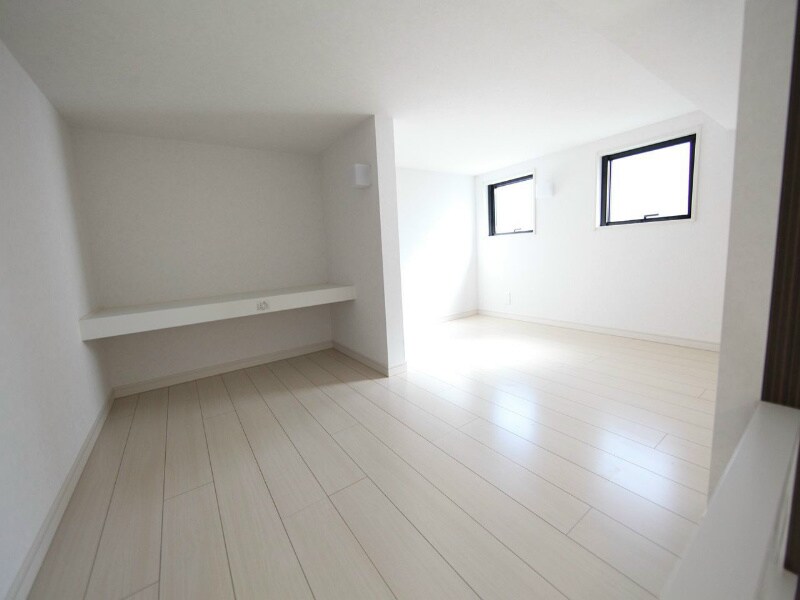 物件内観写真9　(ロフト5.7帖（収納としてもお部屋としても使えます）)