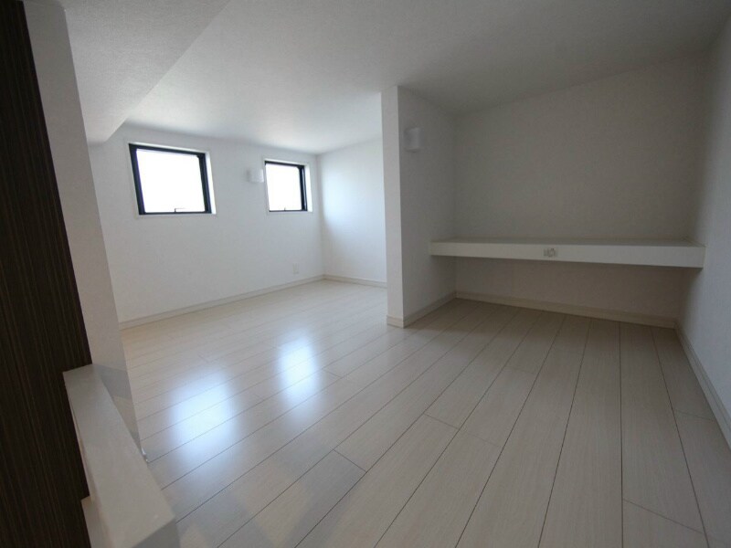 物件内観写真9　(ロフト5.8帖（収納としてもお部屋としても使えます）)