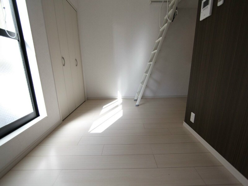 物件内観写真13　(洋室7.5帖　ロフト5.7帖（収納でもお部屋でも使えます）)