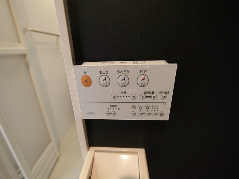 物件内観写真18　(温水洗浄暖房便座付トイレ)