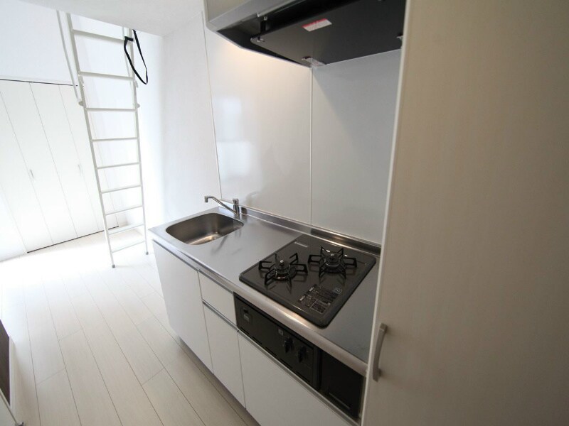 物件内観写真19　(システムキッチン（ガス2口）冷蔵庫・レンジ等ご用意できます)