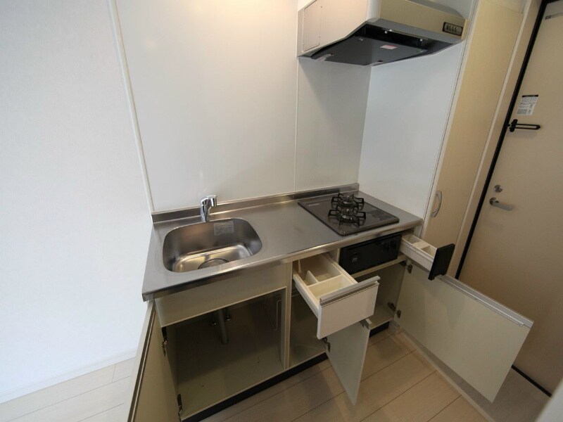 物件内観写真21　(システムキッチン（ガス2口）冷蔵庫・レンジ等ご用意できます)