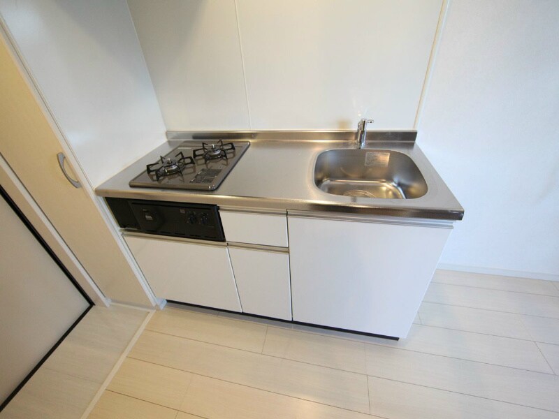 物件内観写真22　(システムキッチン（ガス2口）冷蔵庫・レンジ等ご用意できます)