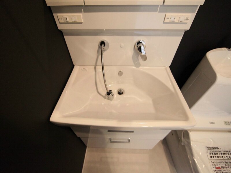 物件内観写真23　(脱衣所　独立洗面台（シャンプードレッサー）洗濯機用意できます)