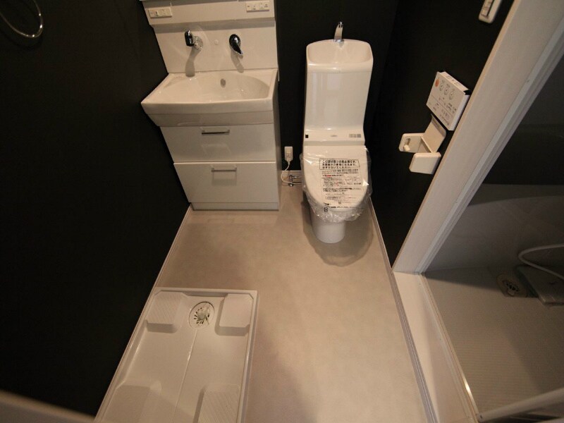 物件内観写真26　(脱衣所　独立洗面台（シャンプードレッサー）洗濯機用意できます)