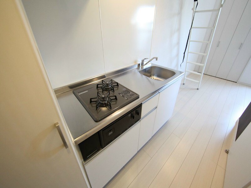 物件内観写真27　(システムキッチン（ガス2口）冷蔵庫・レンジ等ご用意できます)