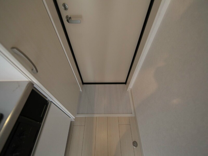 物件内観写真32　(玄関　シューズボックス付（収納充実してます）)