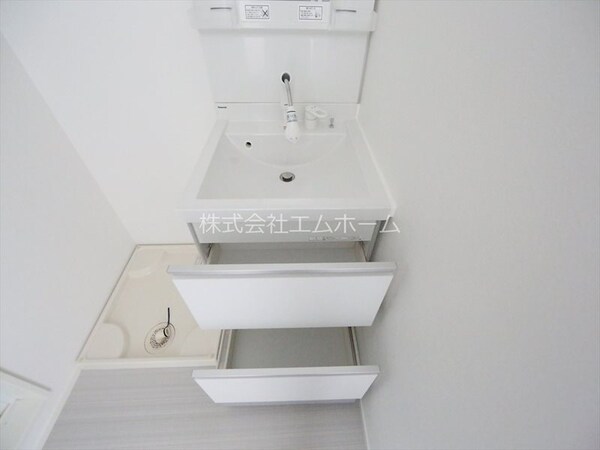 洗面所(脱衣所　独立洗面台（シャンプードレッサー）洗濯機用意できます)