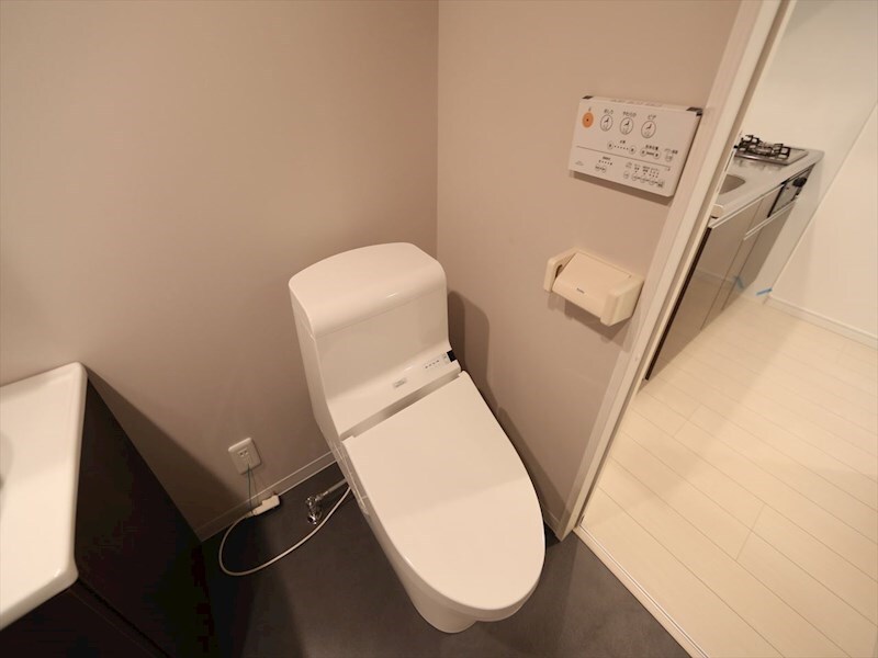 物件内観写真5　(温水洗浄暖房便座付トイレ)