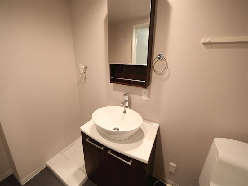 物件内観写真27　(脱衣所　デザイン独立洗面台　室内洗濯機置き場)