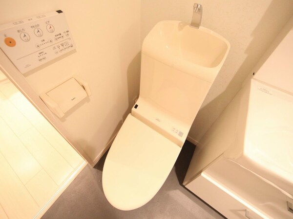 トイレ(温水洗浄暖房便座付トイレ)