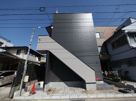 Ｌ’ｅｎｄｒｏｉｔ ａｐａｉｓａｎｔ新守町（ランドロアペザン新守町）外観写真