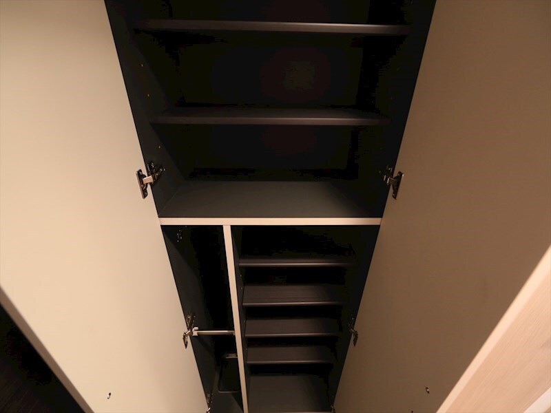 物件内観写真6　(玄関　シューズボックス付　収納充実してます)