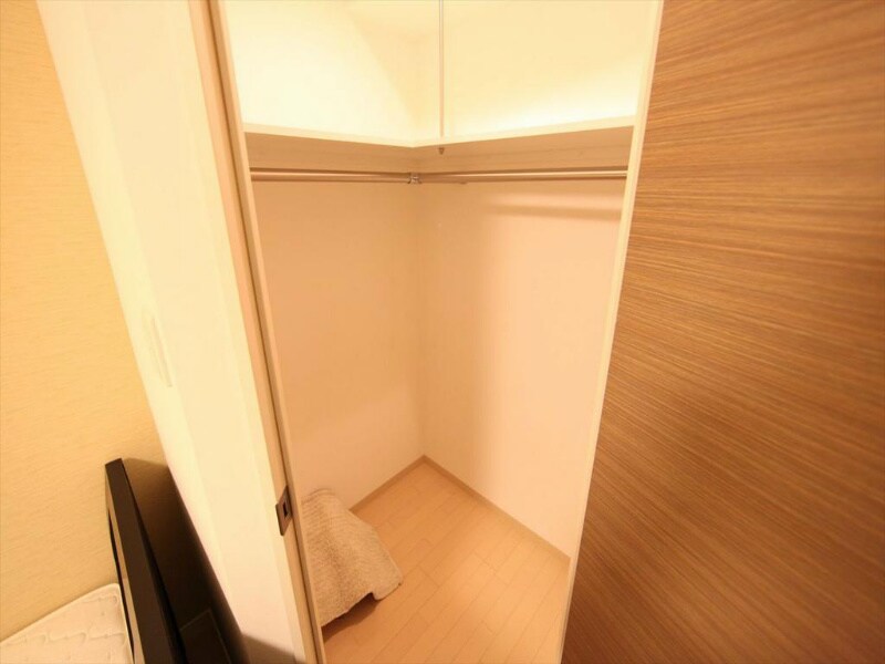 物件内観写真8　(ウォークインクローゼット（収納充実してます）)