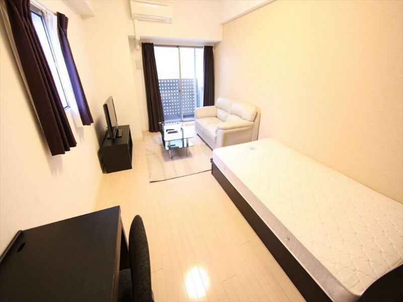 物件内観写真9　(洋室10.5帖　ウォークインクローゼット付　家具家電付)