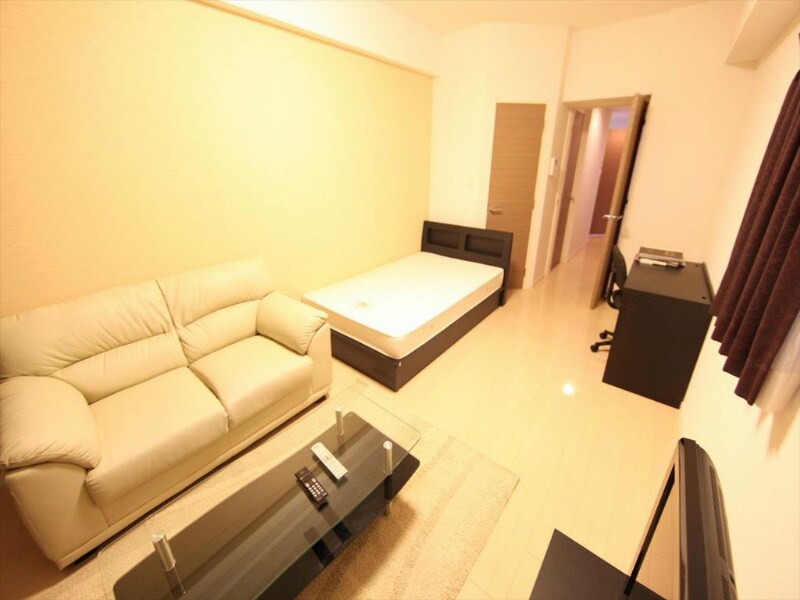 物件内観写真10　(洋室10.5帖　ウォークインクローゼット付　家具家電付)