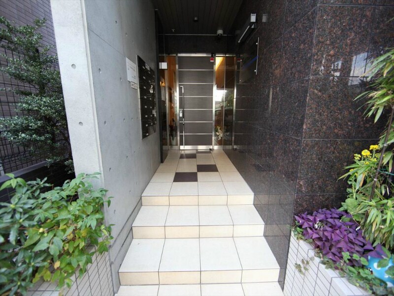 物件内観写真18　(エントランス　オートロック付　防犯カメラ付)