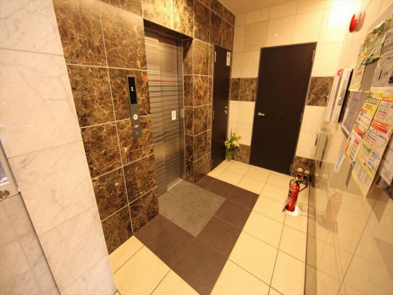 物件内観写真21　(エントランス　オートロック付　防犯カメラ付)