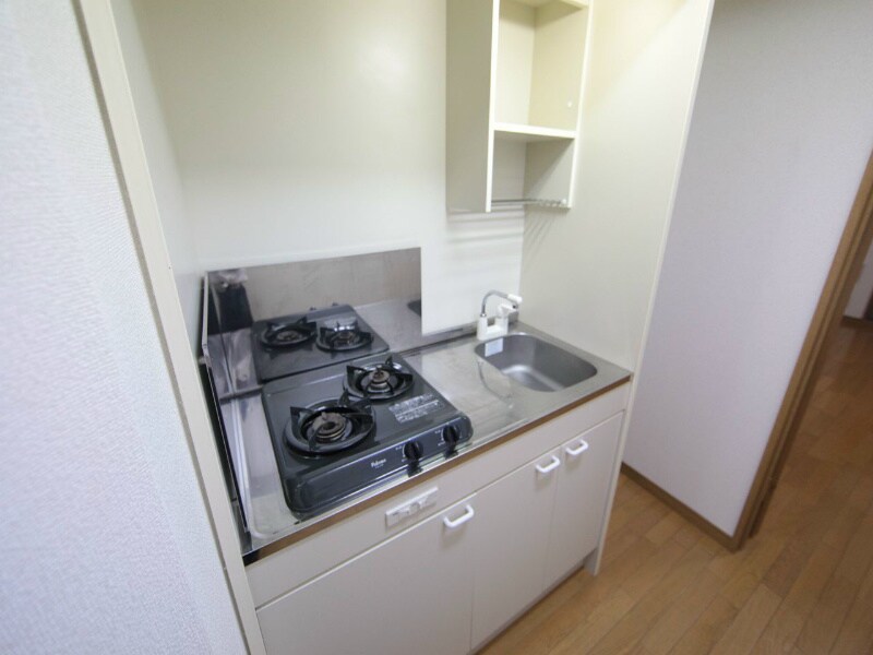 物件内観写真7　(システムキッチン（ガス2口コンロ付）)